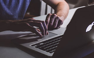 李静快速跑位制造威胁，l李静训