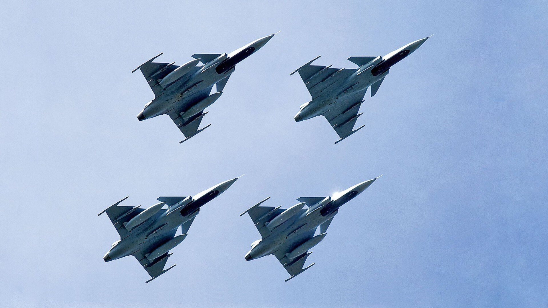 女子仰泳再演三国杀 麦基翁小胜史密斯